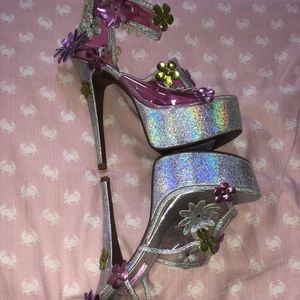 Dolls Kill Floral Platforms Sz 7 BRAND NEW cute